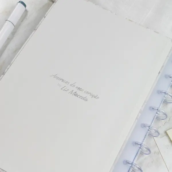 CADERNO DE DISCO MAGNOLIA LIZ MACEDO GLOW UP OFF WHITE
